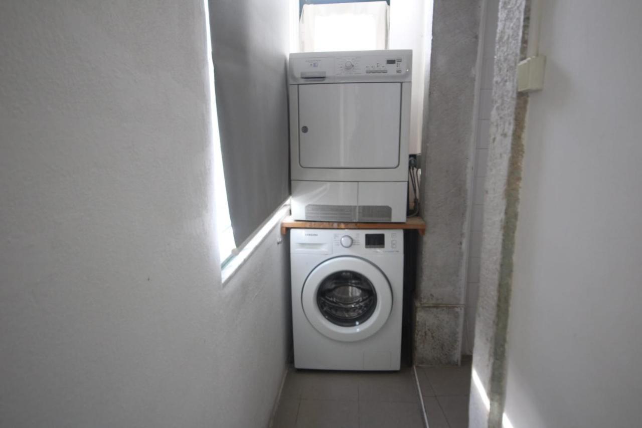 Romantic Chiado 7 -Private Small Single Room With No Outside Window Лиссабон Экстерьер фото