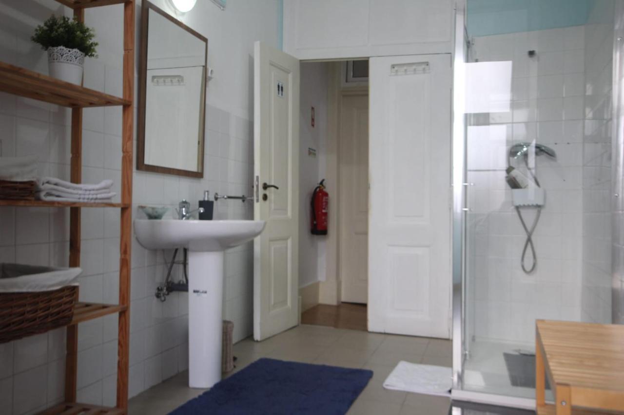 Romantic Chiado 7 -Private Small Single Room With No Outside Window Лиссабон Экстерьер фото
