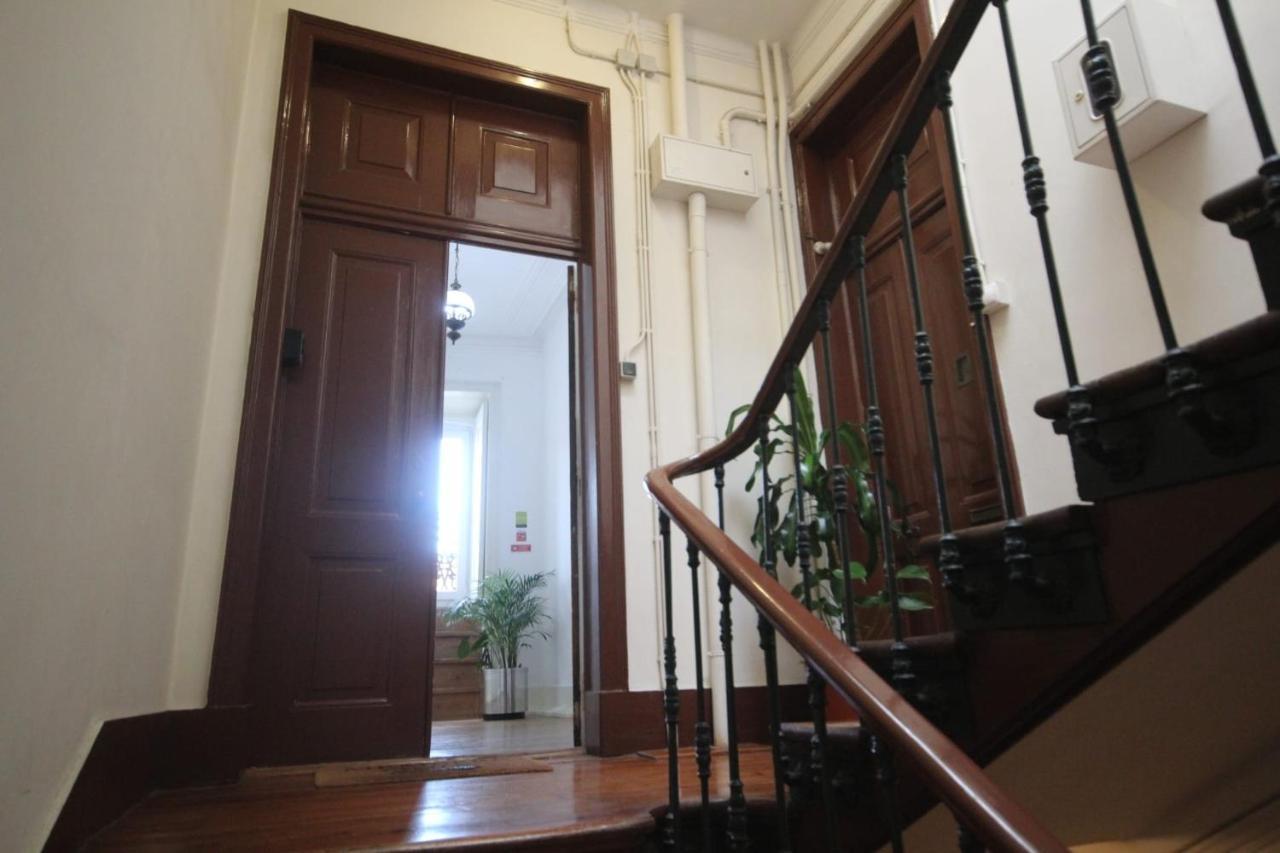 Romantic Chiado 7 -Private Small Single Room With No Outside Window Лиссабон Экстерьер фото