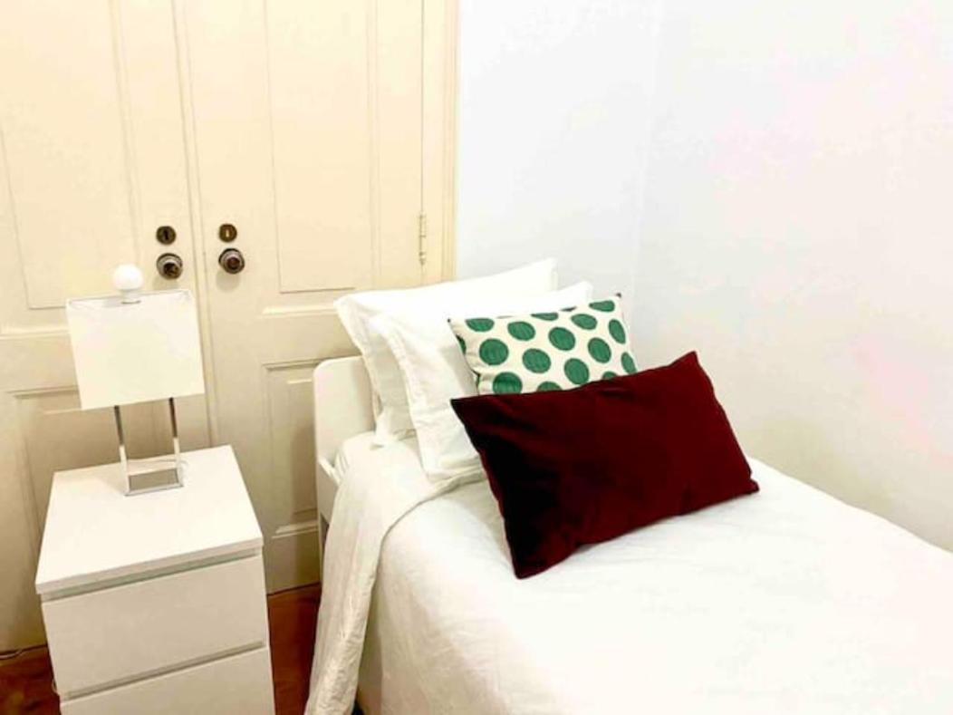 Romantic Chiado 7 -Private Small Single Room With No Outside Window Лиссабон Экстерьер фото